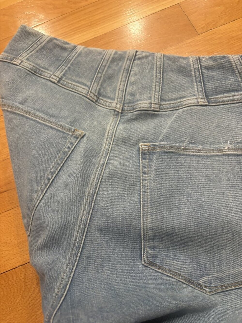 Good American Size 15 Light Wash Straight Leg Jeans with Seam Detail - Picture 6 of 6